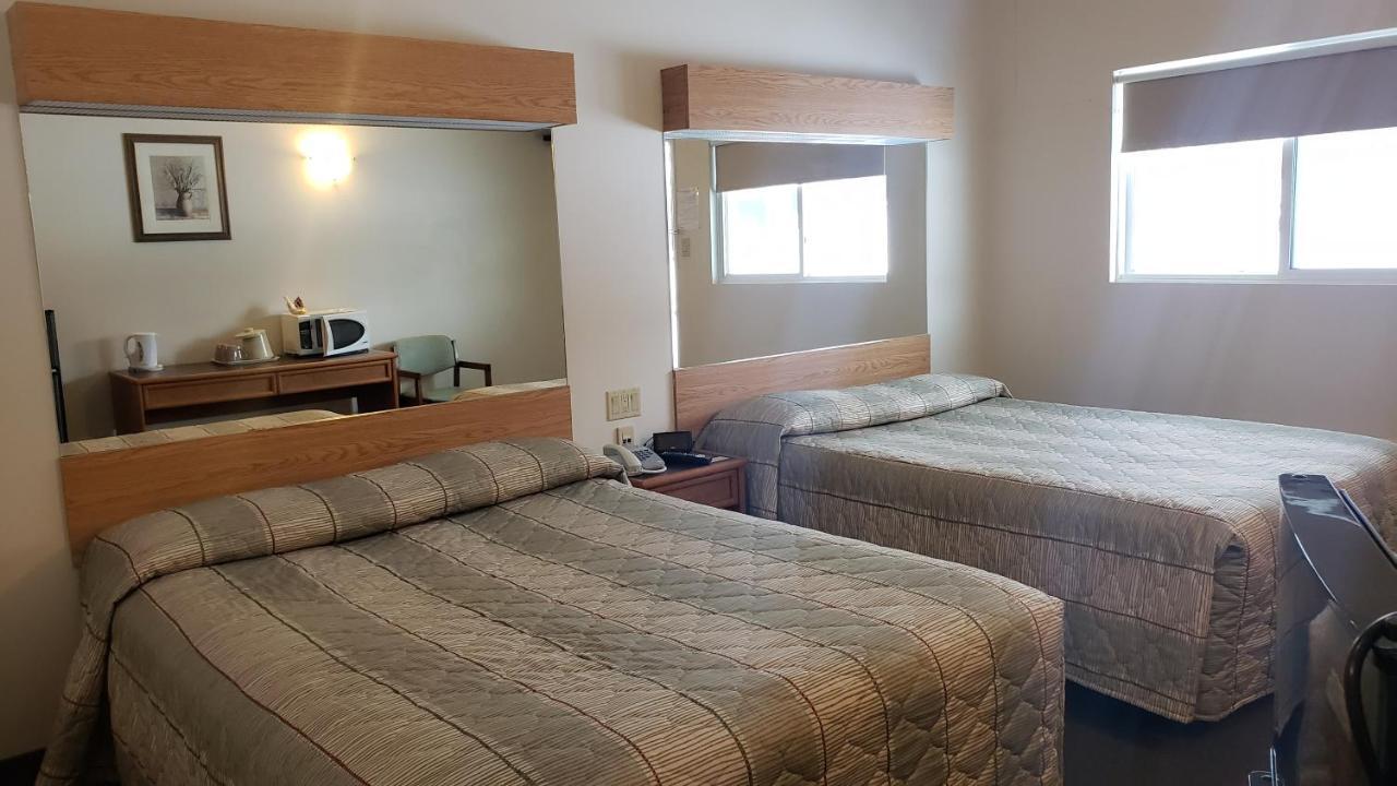 Calabogie Motor Inn Екстер'єр фото