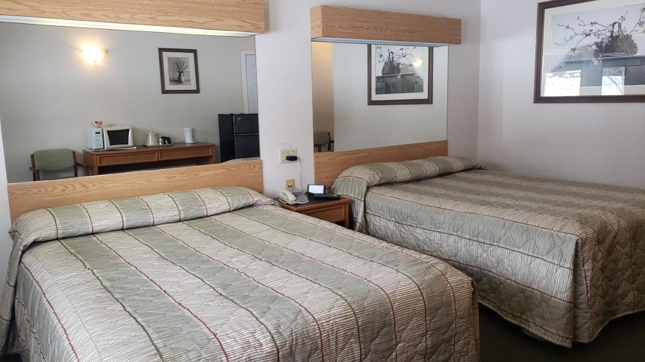 Calabogie Motor Inn Екстер'єр фото